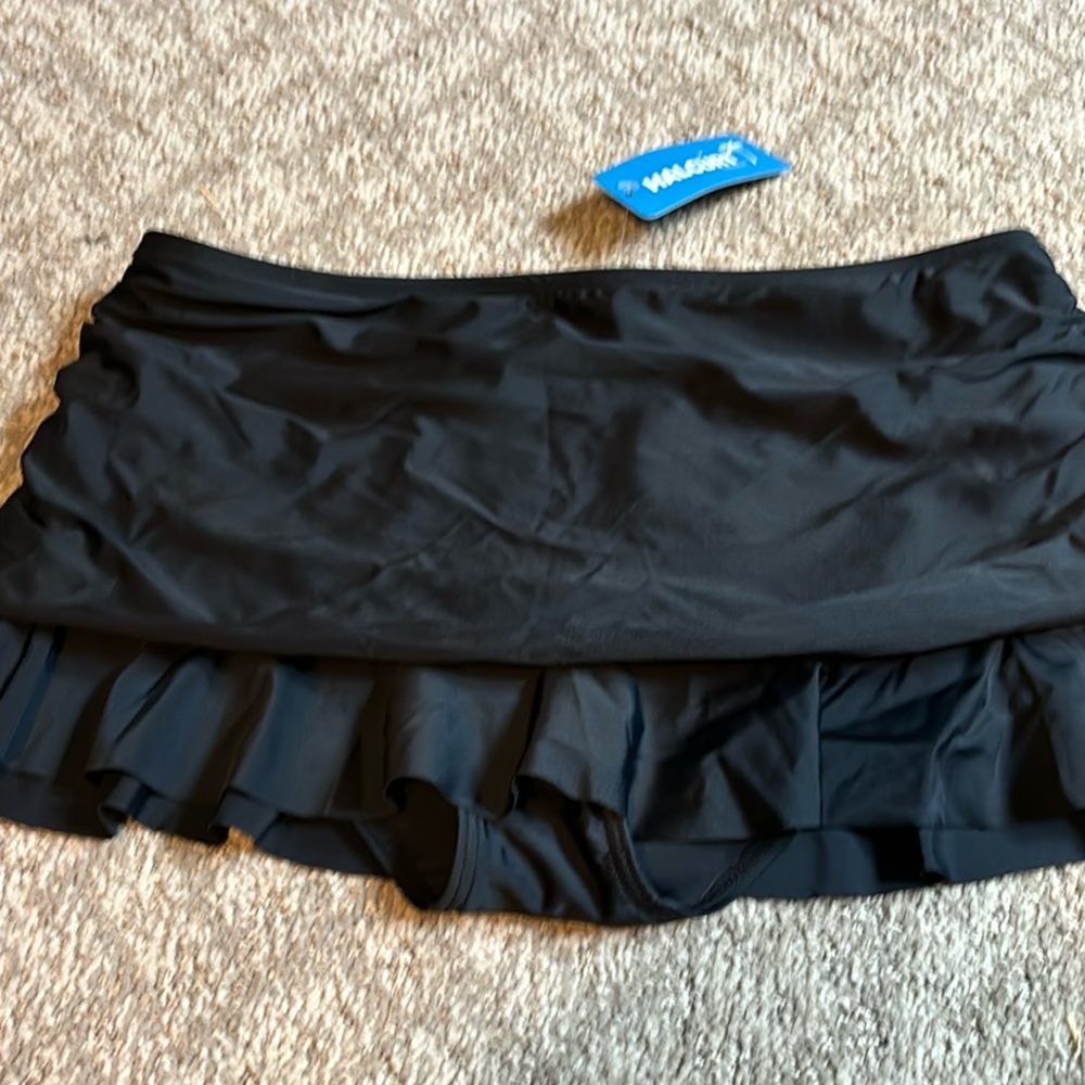 NWT Halcurt Women’s Sz Lg Black Swim Skirt